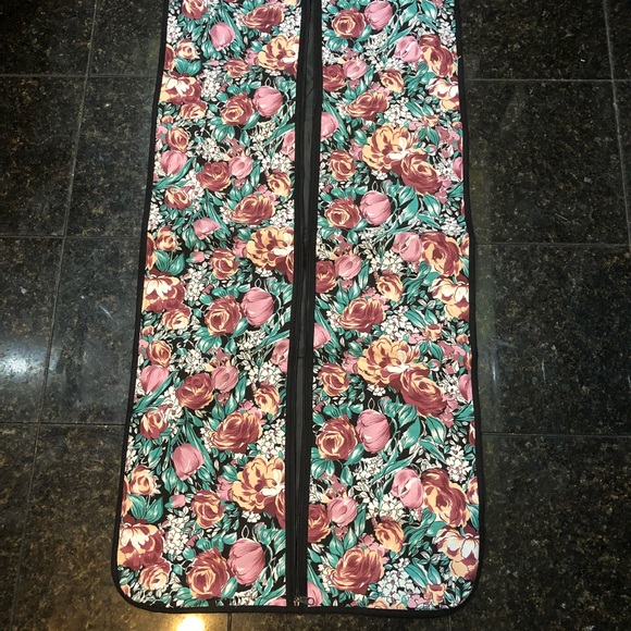 - No brand garment zipper up 46/22 floral bag - Picture 1 of 7